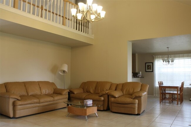 Building Photo - 1723 Monvale Ln