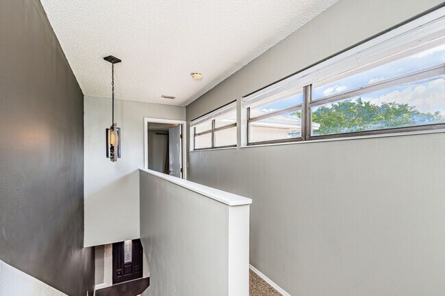 Building Photo - 123 Colony S Dr