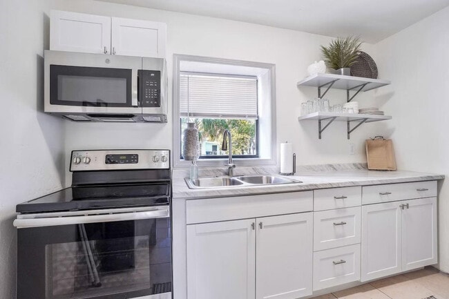 Building Photo - 662 Callahan St