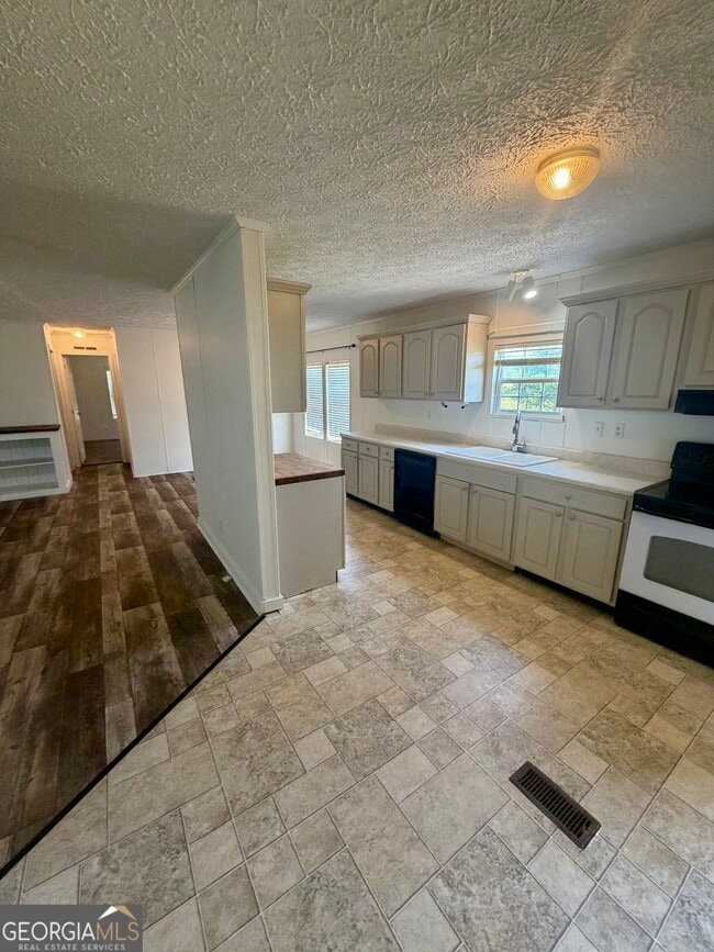 Building Photo - 3116 South St