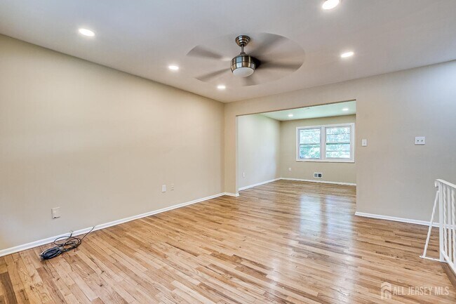 Building Photo - 5 Pelmont Pl