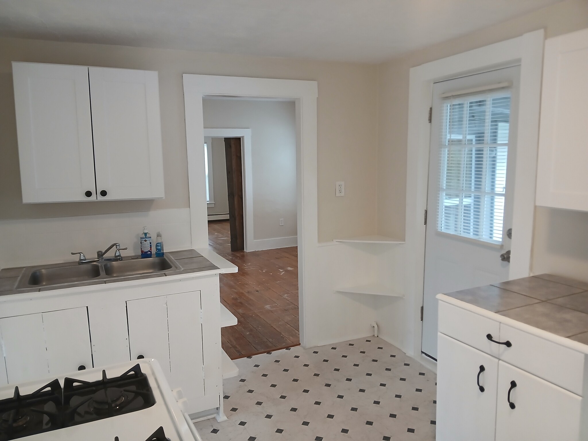 Kitchen - 112 Library Ave