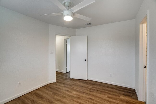 Building Photo - 2119 Gaston Pl Dr