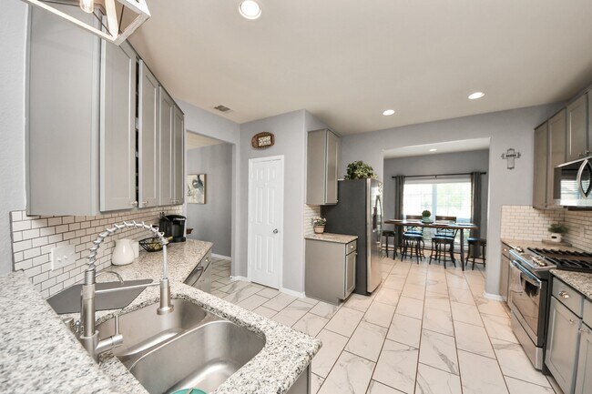 Building Photo - 32655 Timber Point Dr