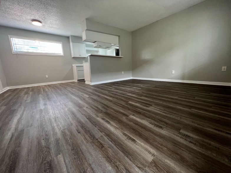 Building Photo - 2120 Strawberry Rd