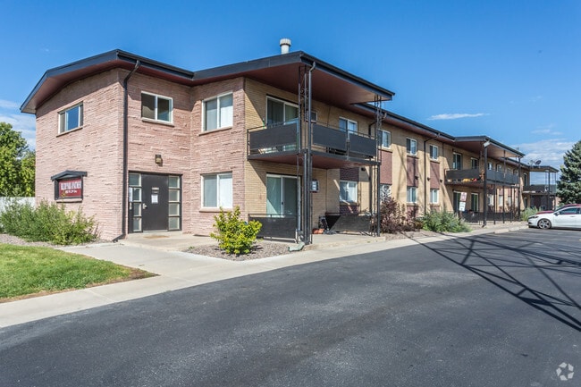 Primary Photo - Hilltop Apartments