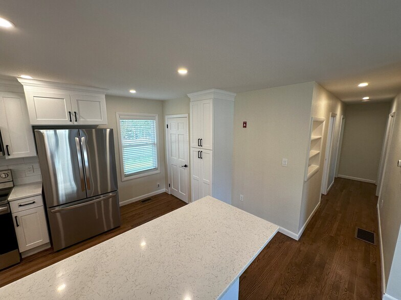 Kitchen / hallway - 193 Beaver St