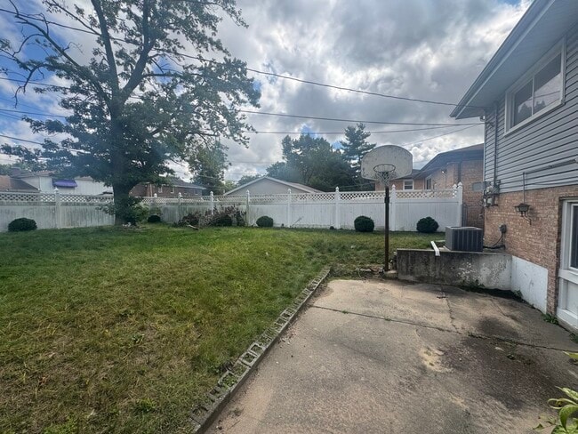Building Photo - 14811 Minerva Ave