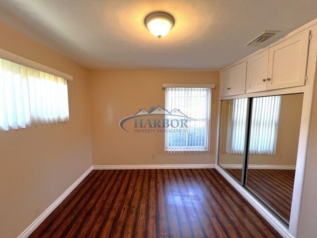 Building Photo - 227 W Cummings St