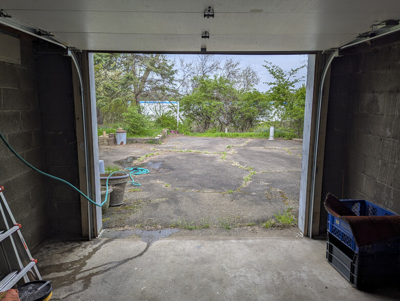 Building Photo - 713 Overhill Dr