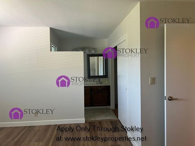 Building Photo - 4045 Rhoda Way