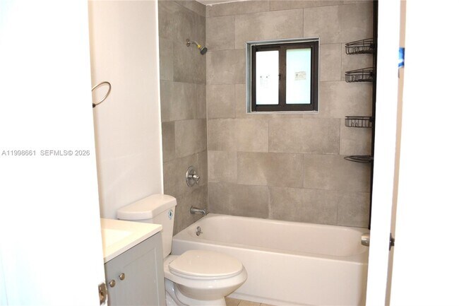 Building Photo - 1037 SW 4th St