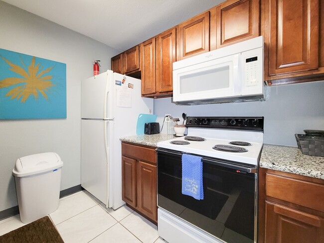 Building Photo - BEAUTIFUL REMODELED 1 BEDROOM 1 BATH CONDO...