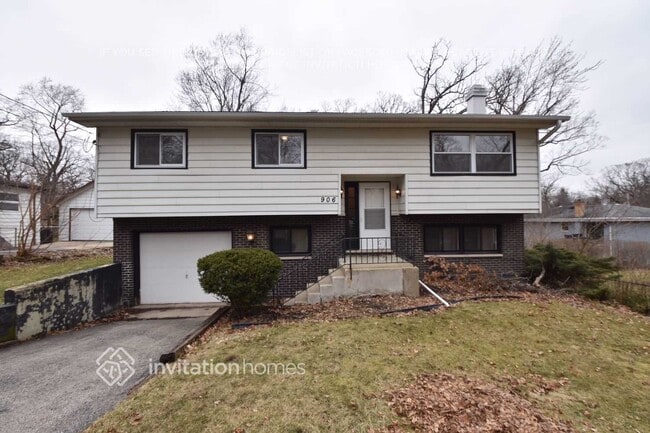 Building Photo - 906 Cedar St