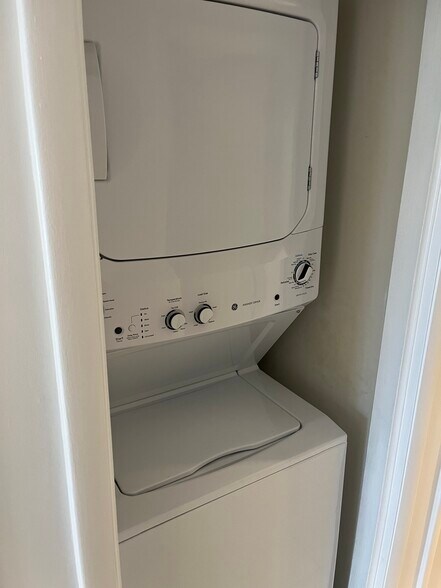 Building Photo - 100 Helmsman Way