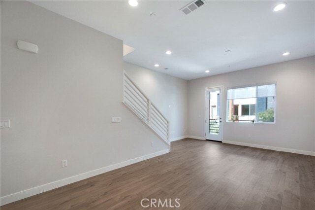 Building Photo - 225 Elm Ave