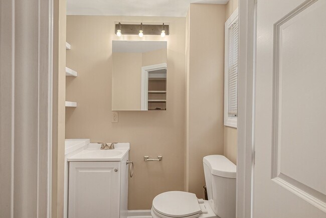 Building Photo - 12 Franklin Ave