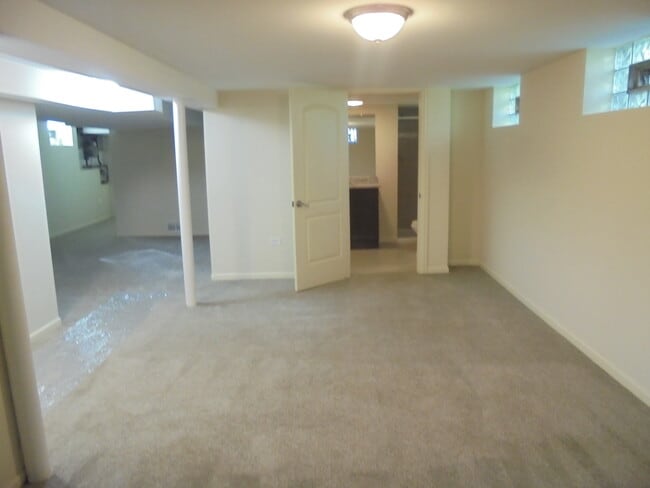 Building Photo - 408 W Sunset Rd