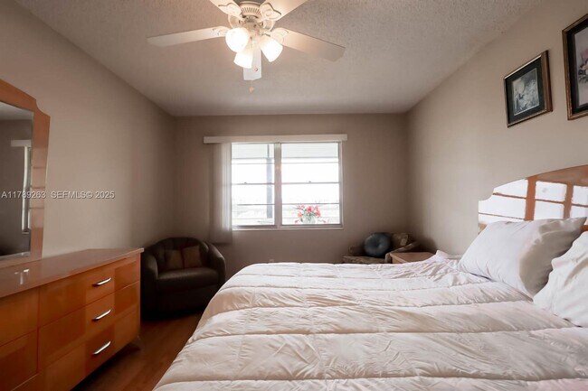 Building Photo - 3035 Exeter