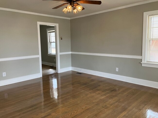 Building Photo - 2 Bedroom Brick House