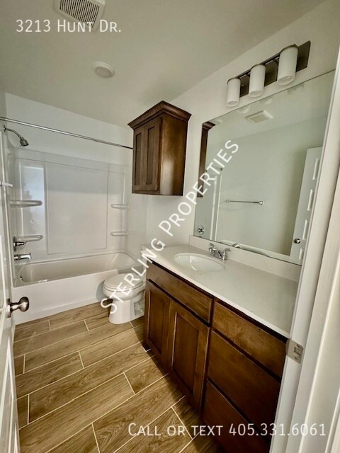 Building Photo - 3213 Hunt Dr