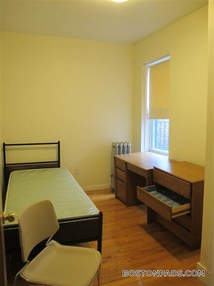 Building Photo - 171 Hemenway St