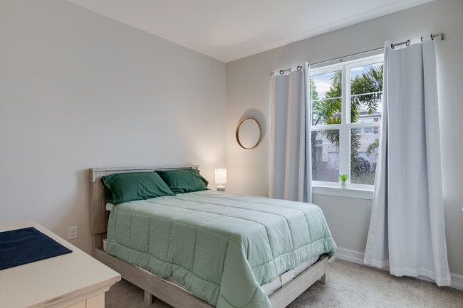 Building Photo - 210 Spg Hl Lk Lp