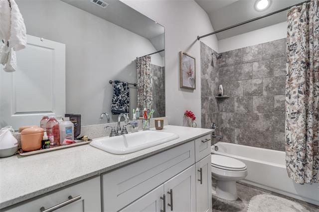 Building Photo - 1069 Norias Dr