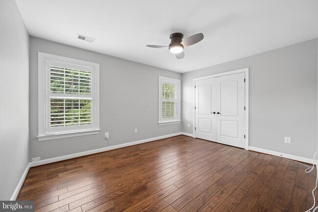 Building Photo - 110 Bedrock Dr