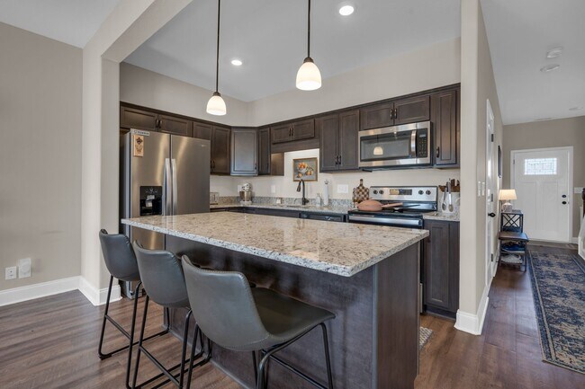 Building Photo - Pet Friendly Two Bedroom!