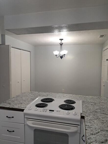 Dining - 111 Center St