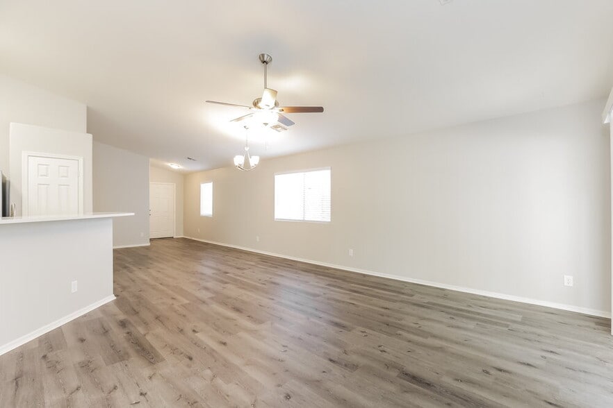 Building Photo - 6824 S 38th Dr