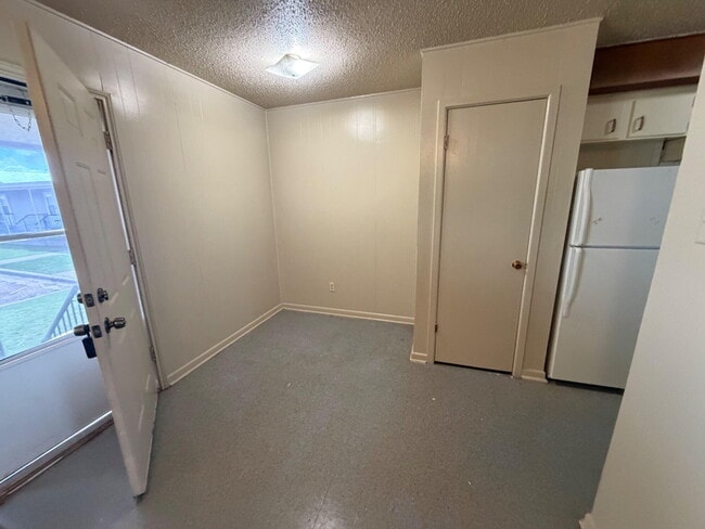 Building Photo - 5909 East F M 40
