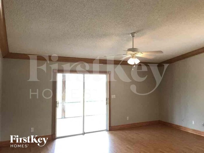 Building Photo - 17424 Kentucky Rd