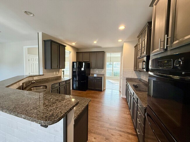 Building Photo - 4818 Summerside Dr