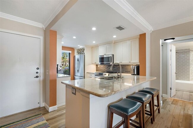 Building Photo - 6277 Bahia Del Mar Blvd S