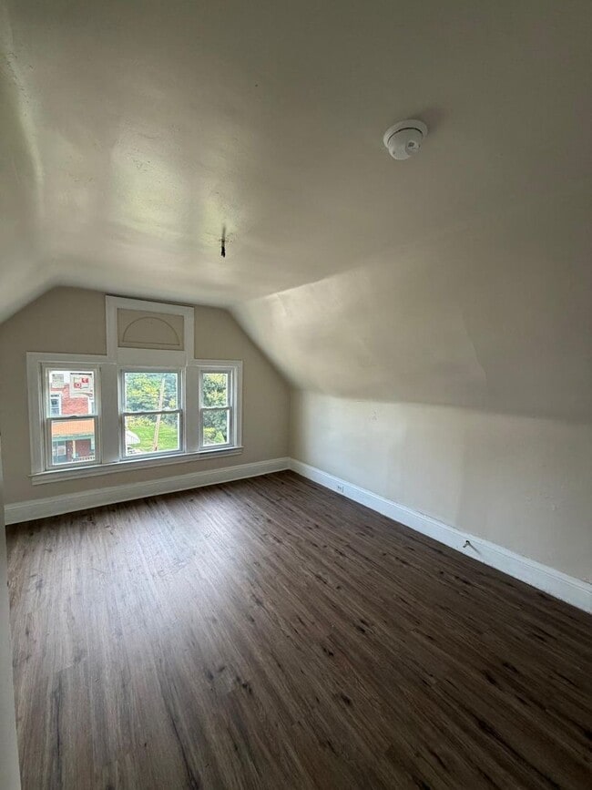 Building Photo - 7122 Idlewild St