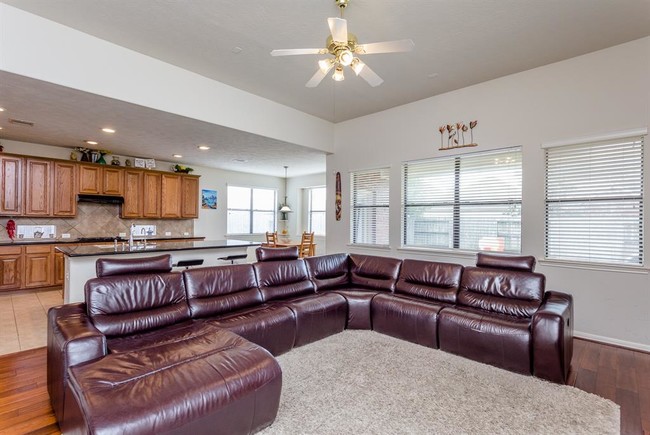 Building Photo - 6706 Ashworth Dr