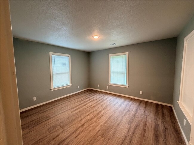 Building Photo - 505 Sikes St