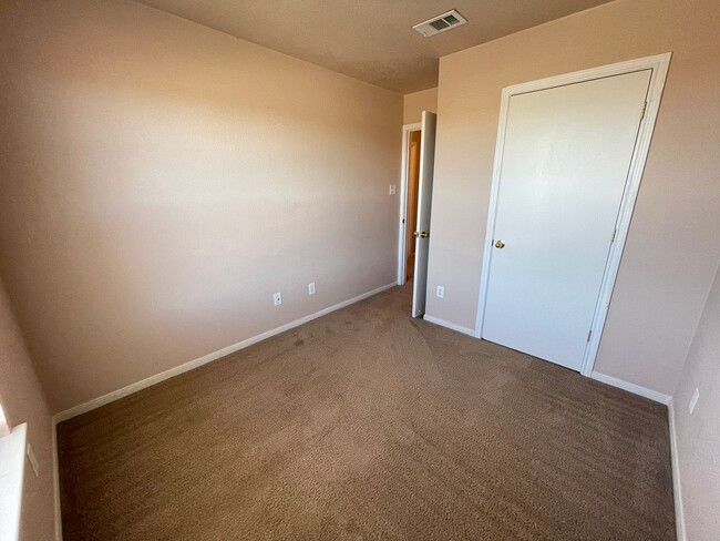 Building Photo - 614 Bermuda St