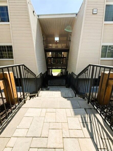 Building Photo - 315 Fox Run Ln