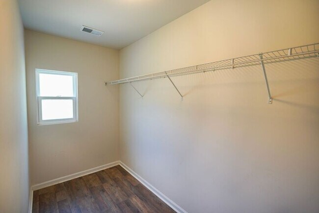 Building Photo - 44 Sunrise Cir