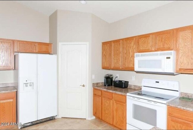 Building Photo - 3077 E Kingbird Pl