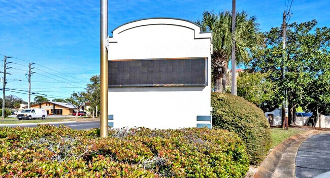 Building Photo - 214 Miracle Strip Pkwy SW