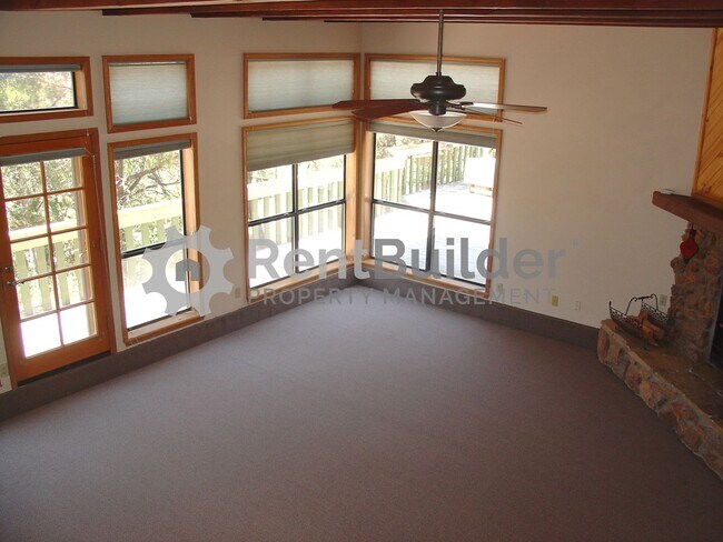 Building Photo - ***WINTER SPECIAL - LOWER RENT FOR 18 MONTH LEASE***
