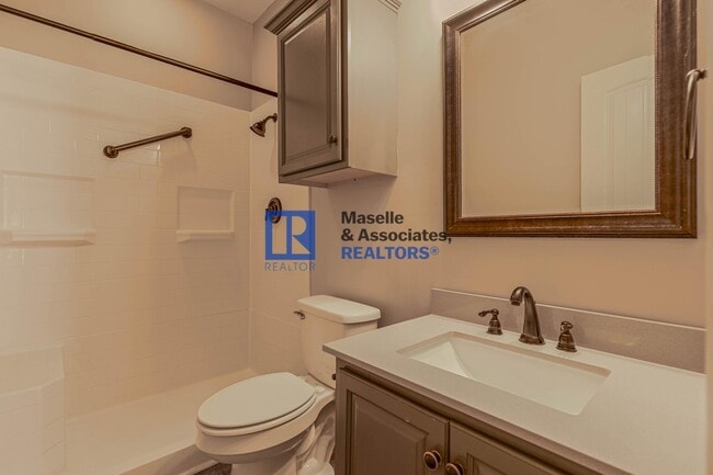 Building Photo - 6 Month Lease! Beautiful 3 bedroom, 2 bath...