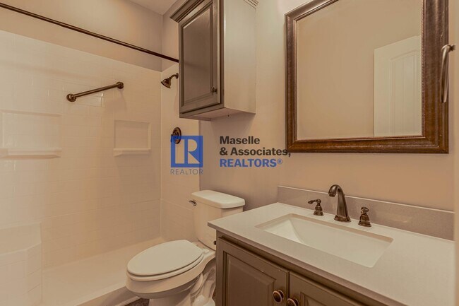 Building Photo - Beautiful 3 bedroom, 2 bathroom house in B...