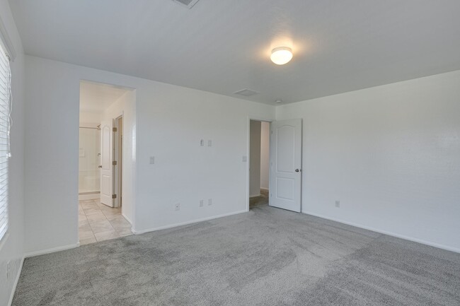 Building Photo - Bright & Stylish 3-Bedroom Home with Low-Maintenance Backyard