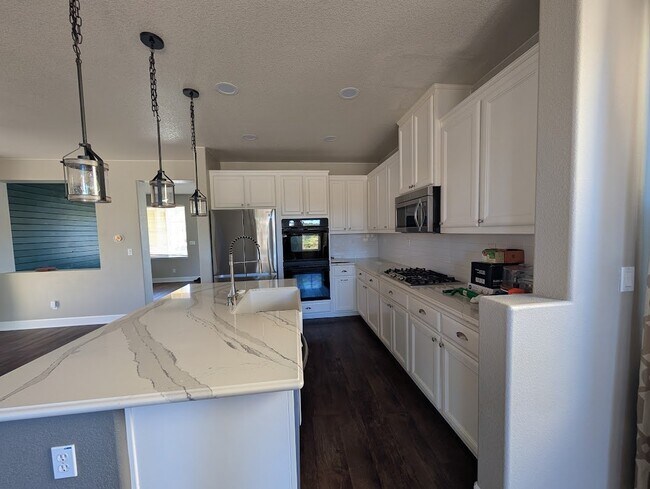 Building Photo - 208 Yellow Rose Cir