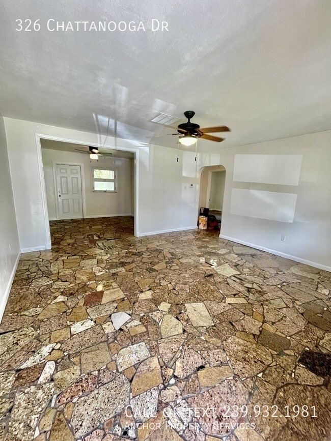 Building Photo - 326 Chattanooga Dr